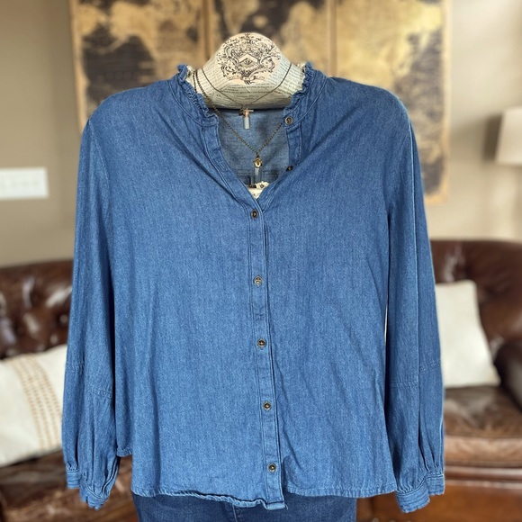 Old Navy Lightweight Demin Button-down Blouse - Picture 1 of 5